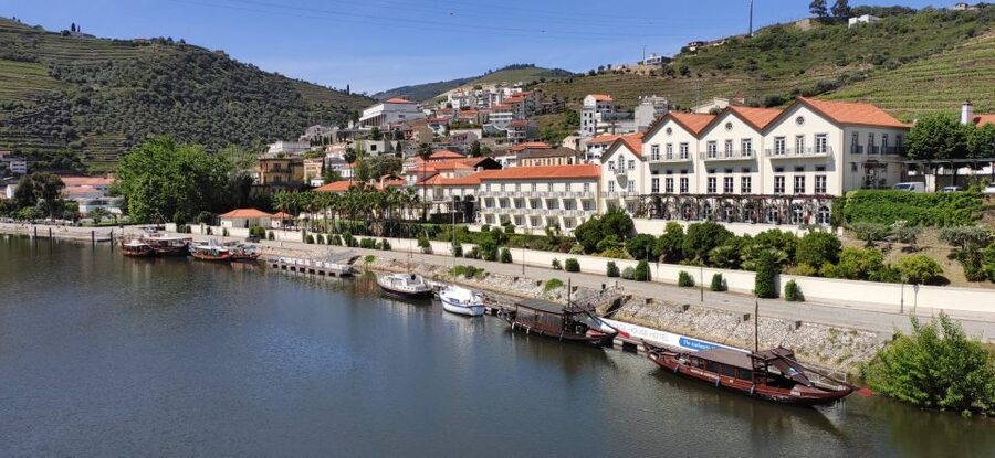 Pinhão: Douro Valley with Wine Tasting, Boat Trip and Lunch - The Douro River cruise gives you the right first view