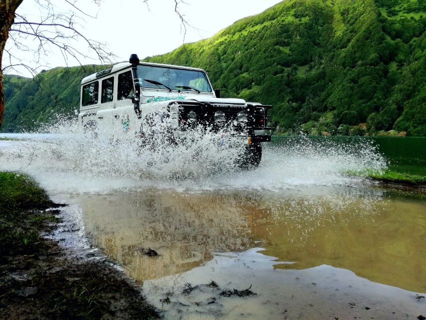 Ponta Delgada: Full-Day Sete Cidades 4X4 Tour with Lunch - São Nicolau Church and a pause inside the crater