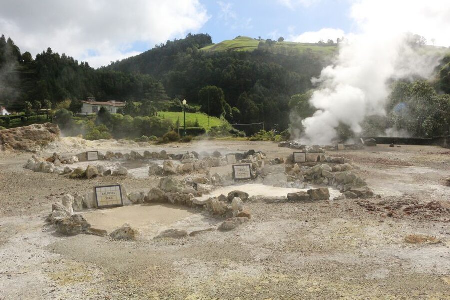 Ponta Delgada: Private Full or Half-Day 4x4 São Miguel Tour - Guides who add more than directions