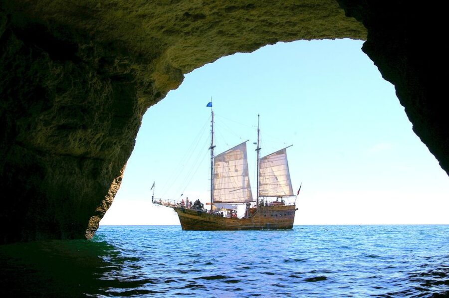 Portimão: Pirate Ship Cave Cruise - Sailing past Ferragudo and the Arade River