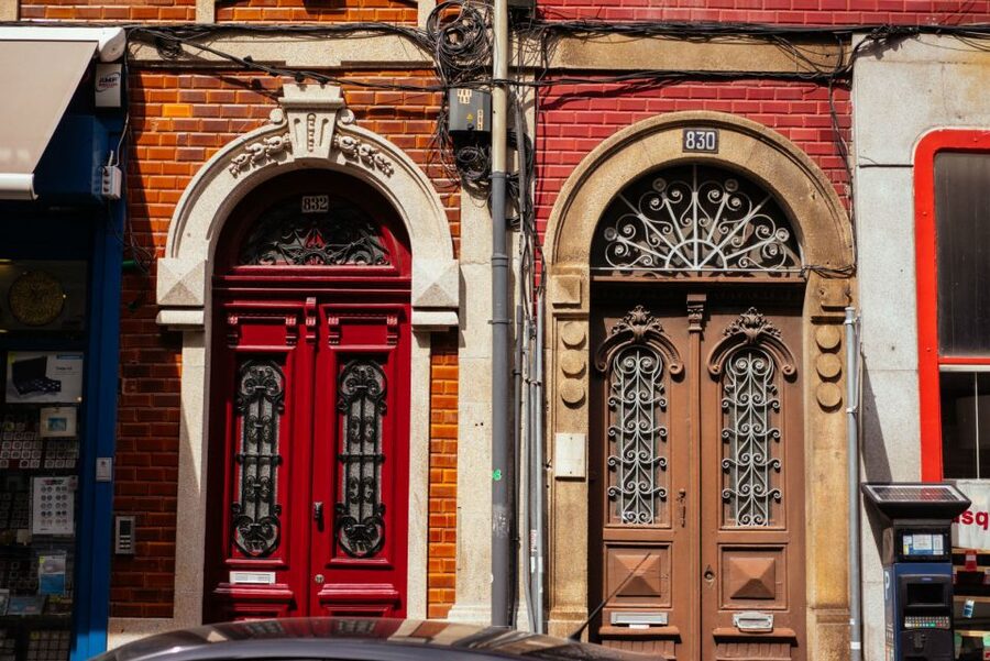 Porto: 2.5-Hour Private City Tour Off the Beaten Track - Rua das Flores and the familiar center