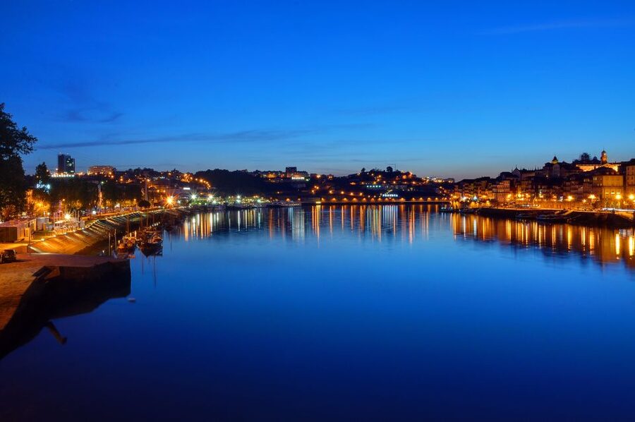 Porto: All-Inclusive Fado Dinner Show and Night Tour - Why this four-hour evening works well in Porto
