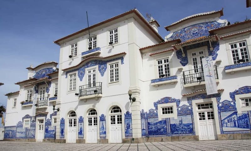 Porto:Aveiro, Cruise, Costa Nova & Capelha da Pedra Full Day - Free time in Aveiro: lunch, ovos moles, and wandering