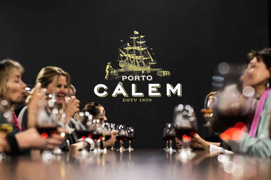 Porto: Cálem Cellar Tour, Interactive Museum & Wine Tasting - Inside the historic cellar with a multilingual guide