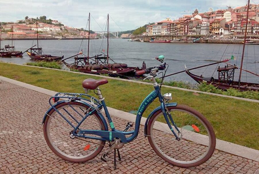 Porto: City Bike Rental - Two wheels, one flexible Porto day