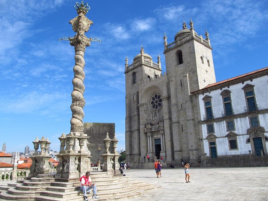 Porto: City Center Walking Tour - Avenida dos Aliados and Liberdade Square