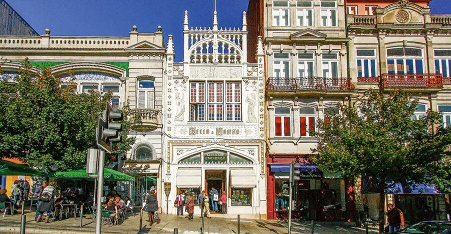 Porto: City Tour, 6 Bridges Cruise and Wine Tasting - Porto Cathedral and the climb through the old center