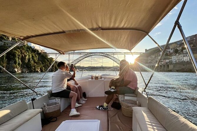 Porto: Douro River Boat Cruise with Port Wine and Snacks - The cruise at a glance