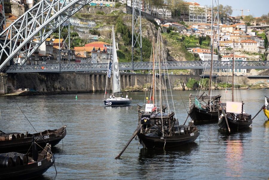 Porto Douro River Cruise: Sunny Day & Peaceful Sunset - Cais de Gaia and Ribeira side by side