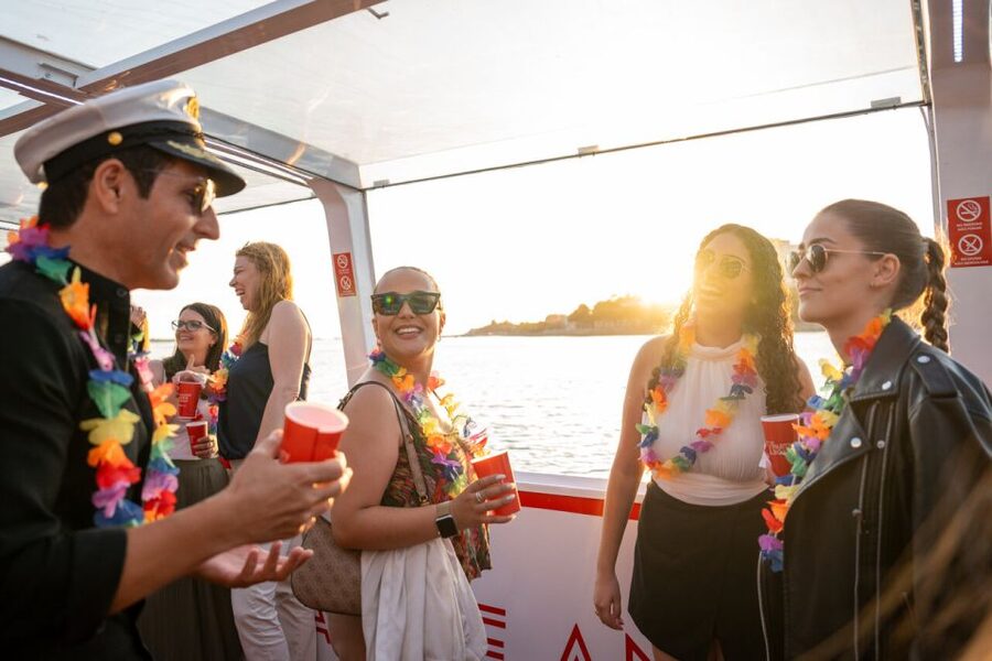Porto: Douro River Party Boat with Sunset Option & 6 Bridges - Key points at a glance