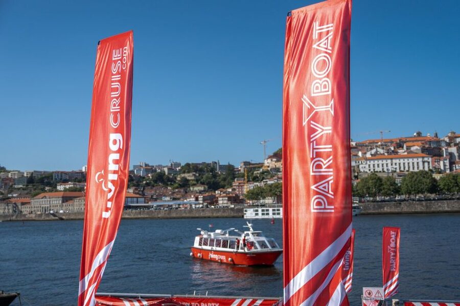Porto: Douro River Party Boat with Sunset Option & 6 Bridges - Should you book the Living Cruise six-bridge tour?