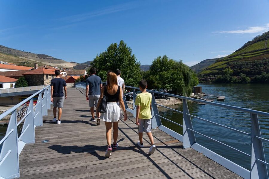 Porto: Douro Valley & Amarante Wine, Food & River Tour - Pinhão and an hour on the Douro