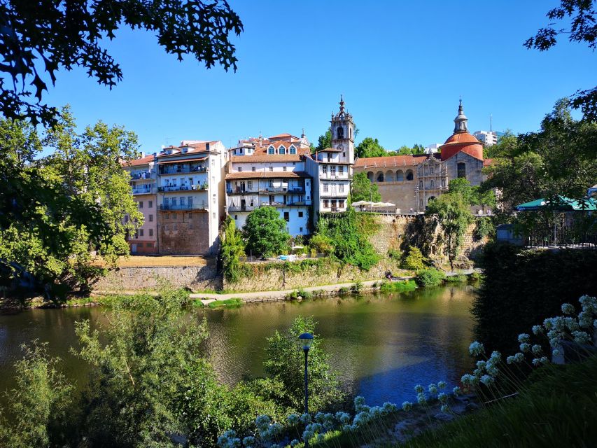 Porto: Douro Valley History & Wine Tour with Cruise & Lunch - São Leonardo da Galafura delivers the big view