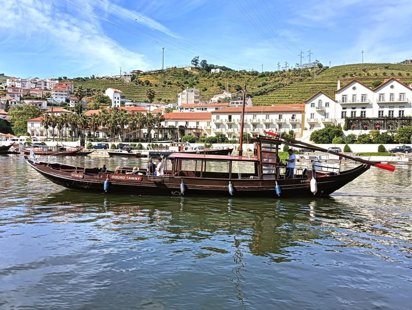 Porto: Douro Valley Tour with 2 Wineries, Lunch and Cruise - Meeting at Trindade and heading east