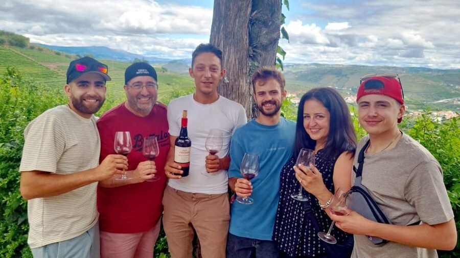 Porto: Douro Valley Vineyards Tour with Lunch & River Cruise - Lunch at a Sabrosa winery