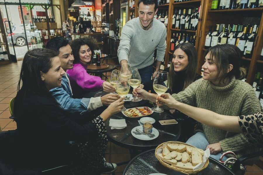 Porto: Evening Local Food Crawl with Drink Pairings - Starting at the Monumento aos Mortos da Grande Guerra