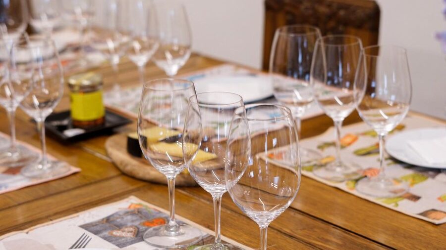 Porto: Evening Local Food Crawl with Drink Pairings - Rain, shoes and the pace of the evening