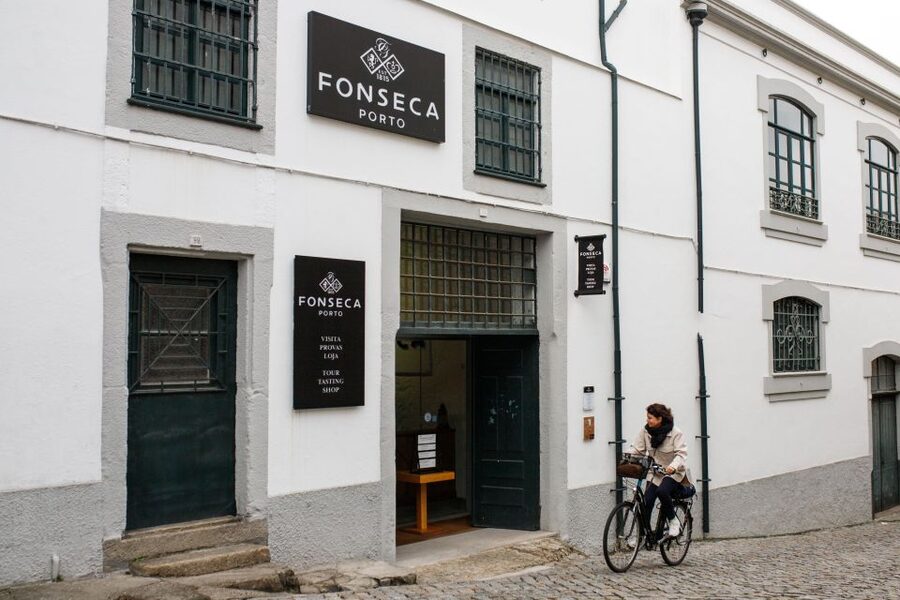 Porto: Fonseca Cellar Tour & Fado Show with Optional Dinner - Key points to know before booking