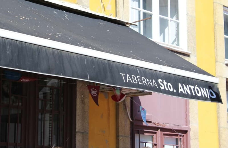 Porto: Food Tour with Tastings - Stop one: wine, snacks, and the first taste of Porto