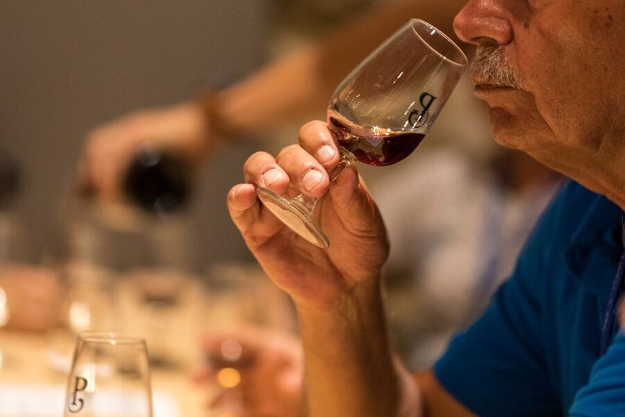 Porto: Guided Tour and Tasting of 3 Port Wines at Poças - Who will enjoy this Port tasting most?