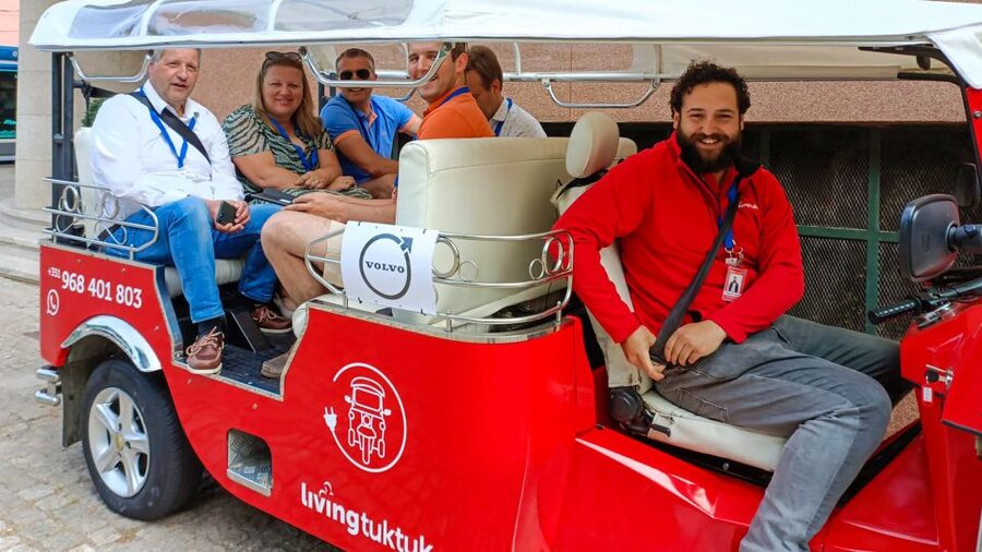 Porto: Guided Tour by Tuk-Tuk & Optional Douro River Cruise - Timing, weather, and value