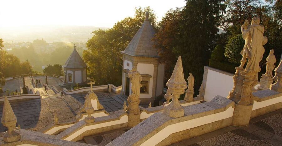 Porto: Guimarães & Braga Tour with Entry Tickets and Lunch - Bom Jesus do Monte and its 581 steps