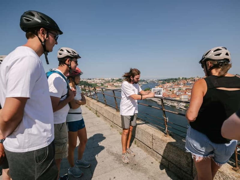 Porto: Highlights in 3 Hours E-Bike Tour - São Bento Station and Avenida dos Aliados