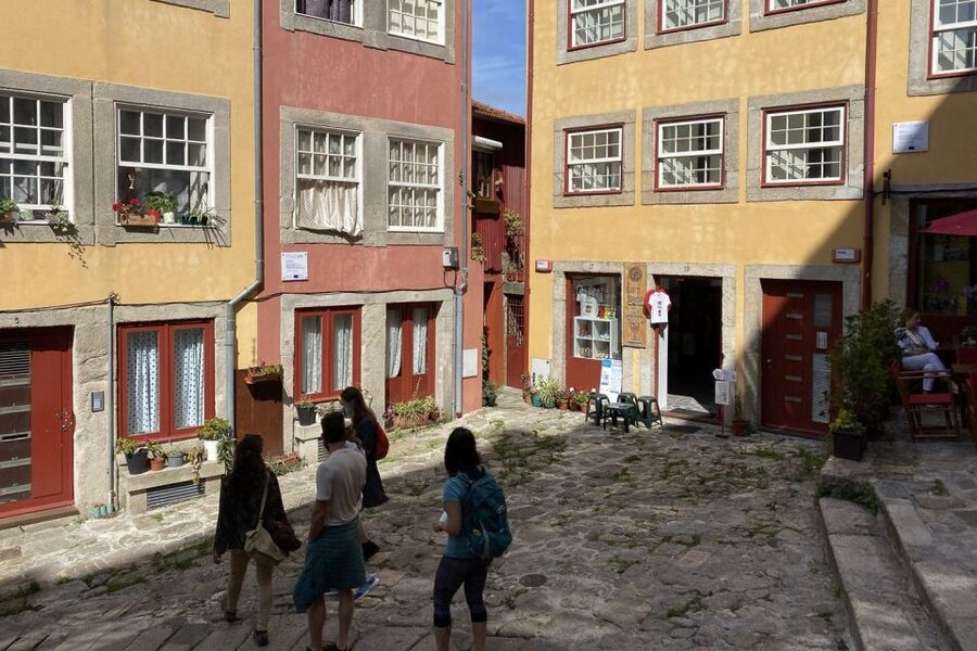Porto: Historical Center Walking Tour - Clérigos Tower and the reward of higher ground