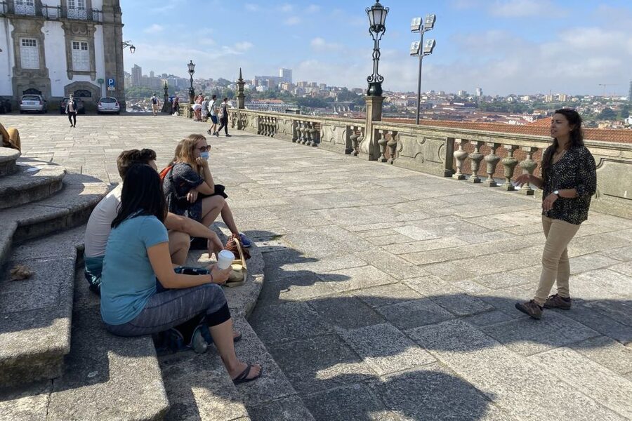 Porto: Historical Center Walking Tour - Ending with Porto wine, bread, and olive oil