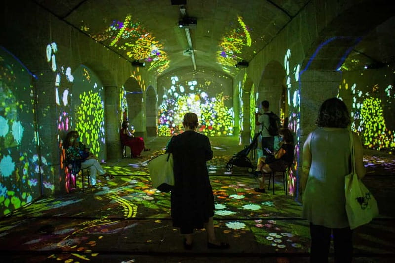Porto: Impressive Monet & Brilliant Klimt - How to watch a show with no chairs