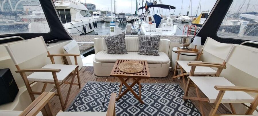 Porto: Luxury Yacht Tour of the 6 Bridges and Douro Estuary - Alfândega and Porto’s historic waterfront