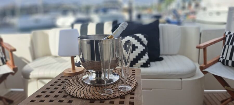 Porto: Luxury Yacht Tour of the 6 Bridges and Douro Estuary - Turning at the river mouth and Foz do Douro