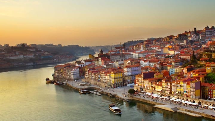 Porto: Port Wine Tour with 7 Port Tastings - The first cellar sets the lesson in place