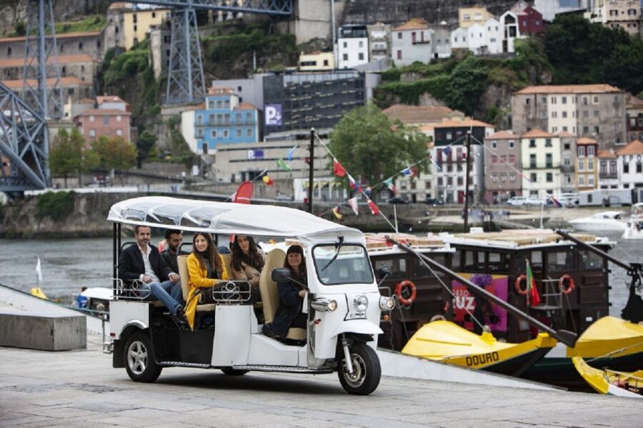 Porto: Private Sightseeing Tour by Electric Tuk Tuk - Key points at a glance