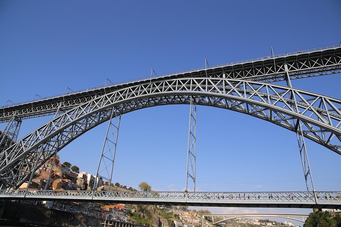 Porto: Private tour in the Douro (1 to 4 people) on a boat just for you - From Freixo Marina to Porto’s bridge corridor