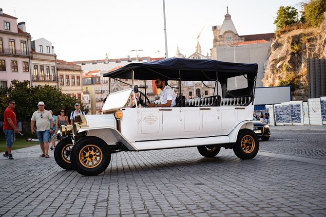 Porto:Private Tour of the Historic City in a Classic Ford T - Clérigos, São Bento, and Vitória in quick succession