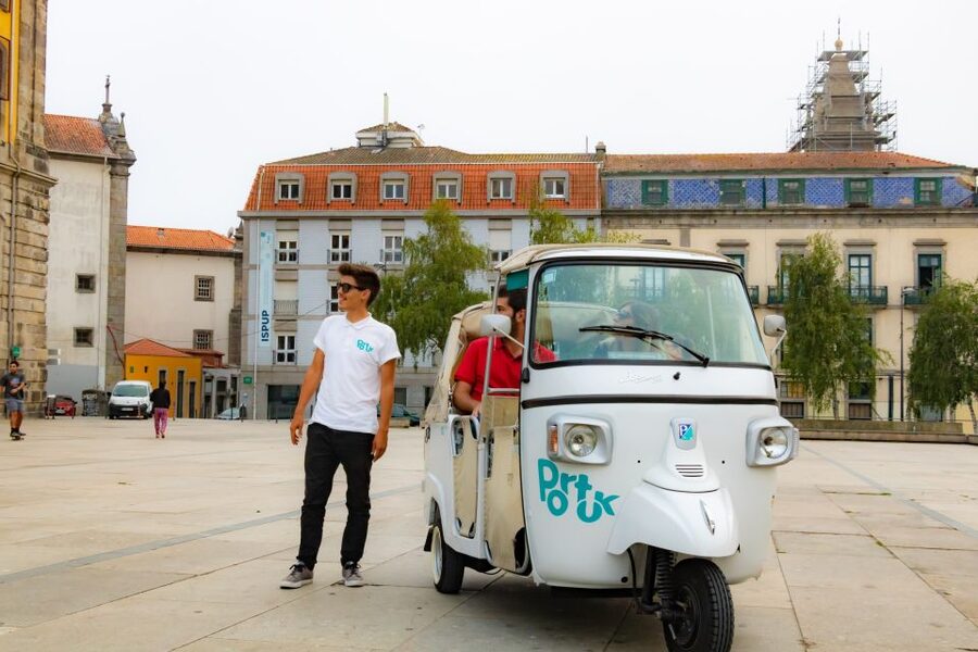 Porto: Private Tuk-Tuk Tour with Short Walks and Wine - Key points to know before booking