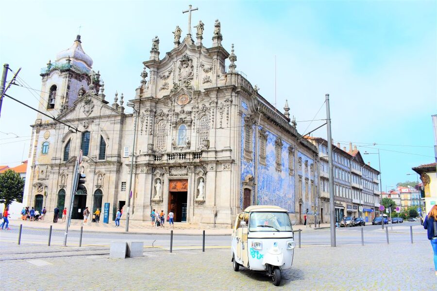 Porto: Private Tuk-Tuk Tour with Short Walks and Wine - Across Dom Luís I Bridge to Vila Nova de Gaia
