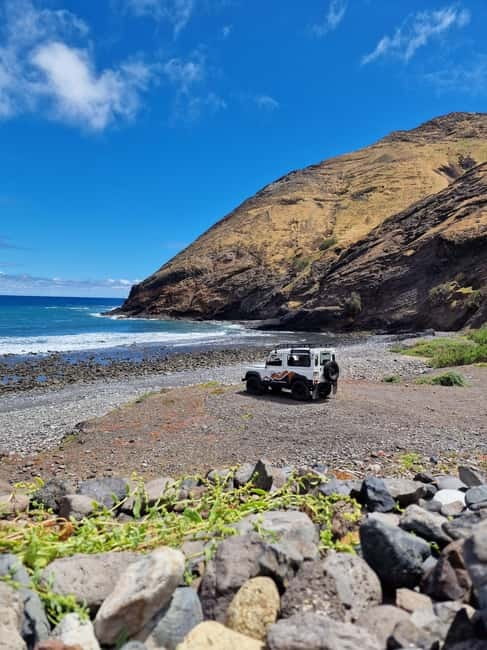 Porto Santo: Island Highlights 4x4 Tour with Hotel Transfers - Pico Castelo brings the first major viewpoint
