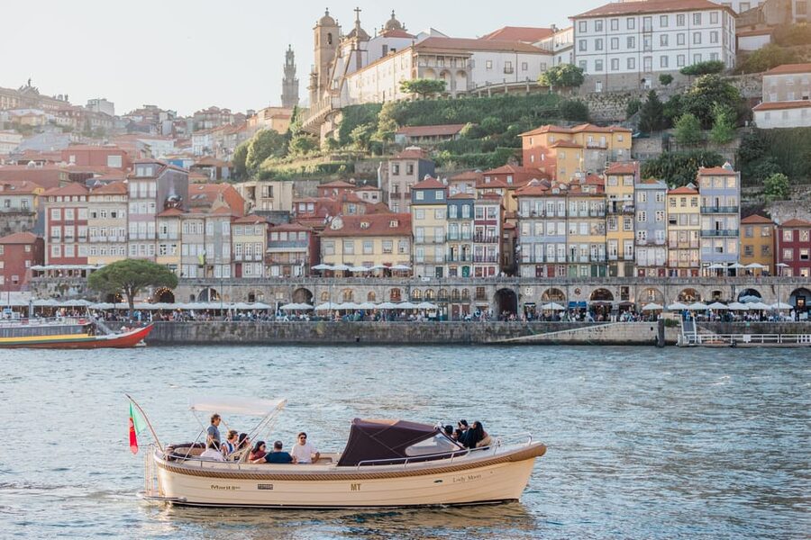 Porto: Six Bridges Douro River Cruise with Drinks - Final decision: book it for the setting and the crew