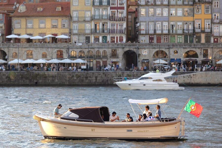 Porto: Six Bridges Douro River Cruise with Drinks - Porto’s Ribeira and Gaia’s Port cellars from the river