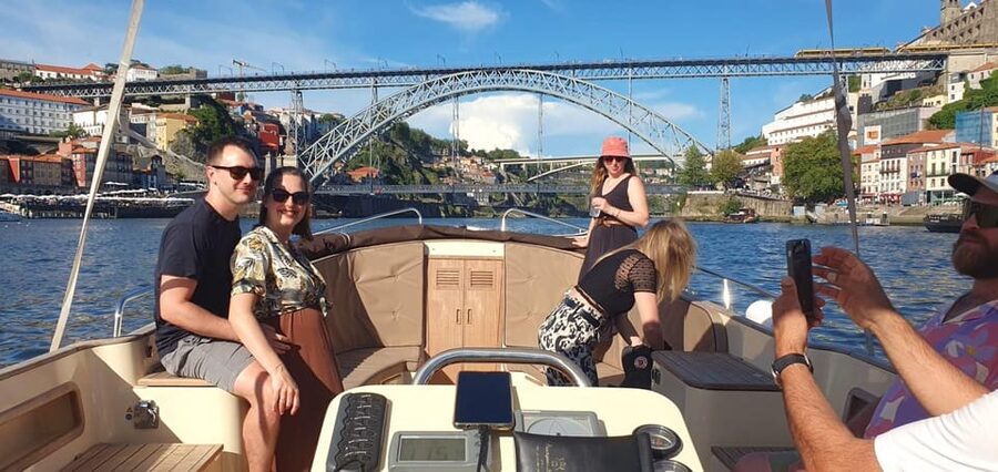Porto: Six Bridges Douro River Cruise with Drinks - Why sunset departures are worth considering