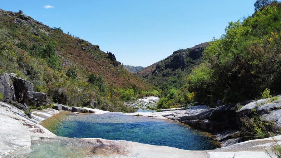 Porto: swimming, hiking, picnic in Gerês National Park - Leaving Porto with breakfast in hand