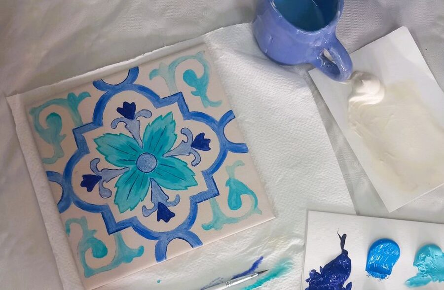 Porto: Tile Painting and Cocktails in Downtown Porto - Choosing a design and painting your tile