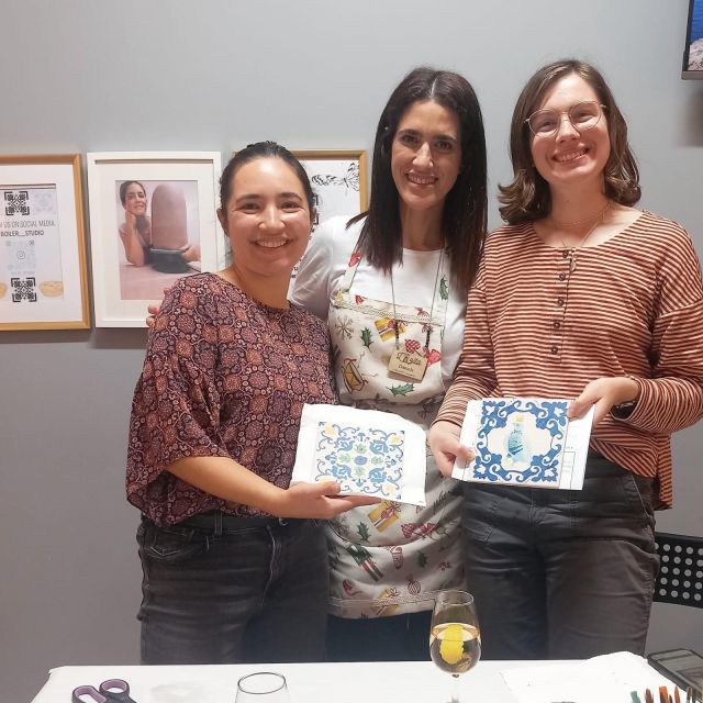 Porto: Tile Painting and Cocktails in Downtown Porto - What makes the souvenir worthwhile