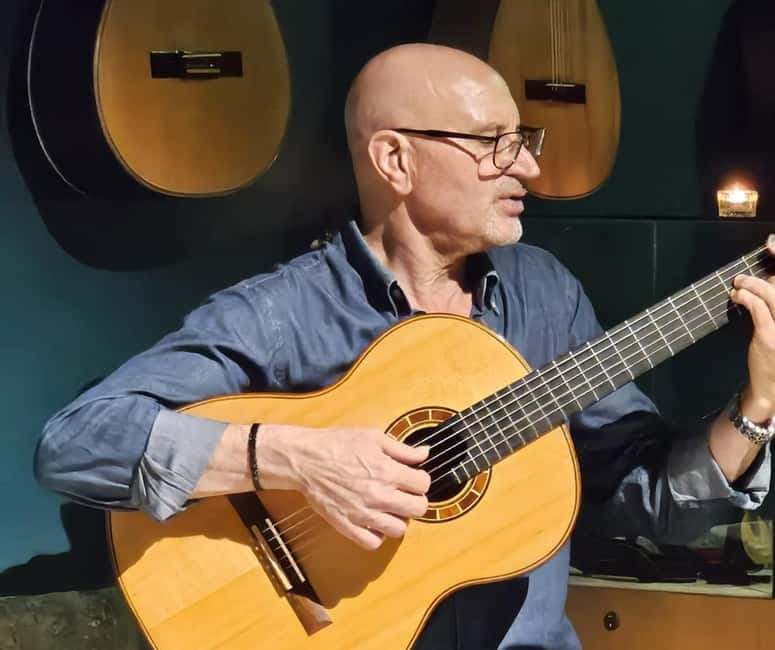 Porto: Traditional Fado Show at Sao Bento with Port Wine - Finding the Fado room inside São Bento