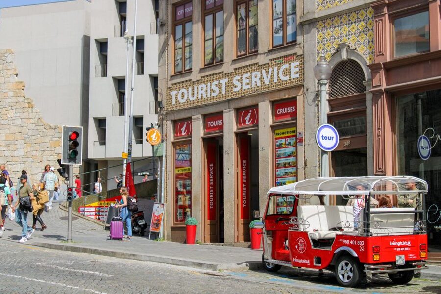 Porto: Tuk-Tuk Tour, Douro River Cruise, and Wine Tasting - Avenida dos Aliados, Santa Catarina, and Batalha