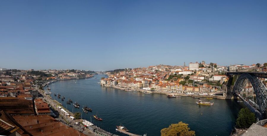 Porto: Walking Tour, Lello Bookshop, Boat and Cable Car - What the guide adds to the day