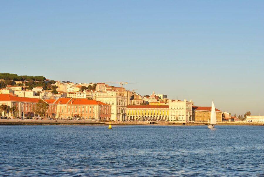 Private Romantic cruise with sparkling wine- 2-Hour- Lisbon - What Is Included and What Costs Extra