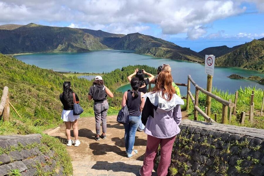 São Miguel: 2-Day Island Tour, Tea & Pineapple Plantation - Black sand, ocean cliffs, and Lagoa do Fogo
